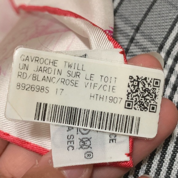 Hermes Un Jardin sur le Toit scarf pink/white - Picture 3 of 4